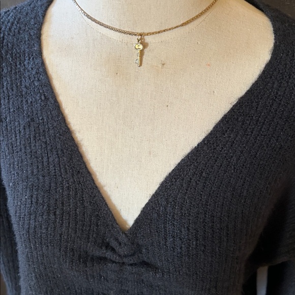 REITMANS💫Women’s Black V-Neck Ruched Soft Sweater - Picture 6 of 8